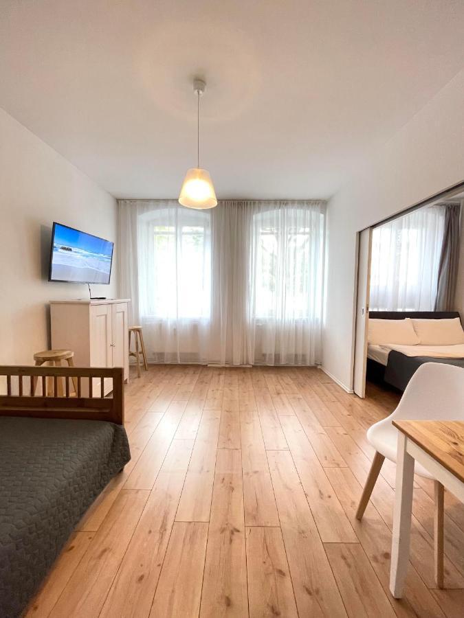 Ferienwohnung im Stadtzentrum von Bernau - Schöne Ferienwohnung mit 1 1/2 Zimmern, Bad, Spülmaschine, Waschmaschine, komplette Küche, WLAN Bernau bei Berlin Exterior foto